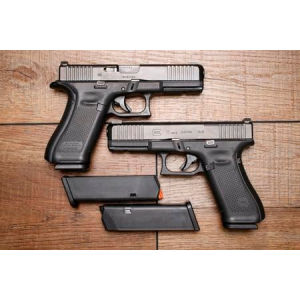 Glock Glock 17 GEN5 MOS 9mm Optic Ready Police Trade-In Pistols with Night Sights and Front Slide Serrations (Good Condition)