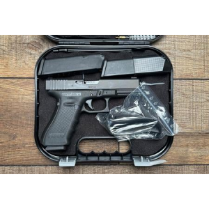 Glock Glock 22 GEN4 40SW Police Trade-in Pistols with Night Sights and 3 Mags (New in Box Condition)