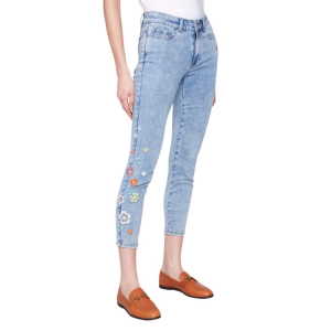 Women's Charlie B Floral Embroidery Skinny Jeans Light Blue 12 27