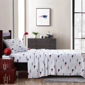 Logo Brands New England Patriots Scatter Bedding Sheet Set Twin