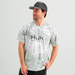 HUK Men's Mossy Oak Pursuit Short Sleeve Short Sleeve Crewneck Shirt, Medium, Seagrass