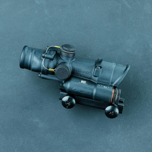 Trijicon ACOG 4x32 LED - Crosshair, Red
